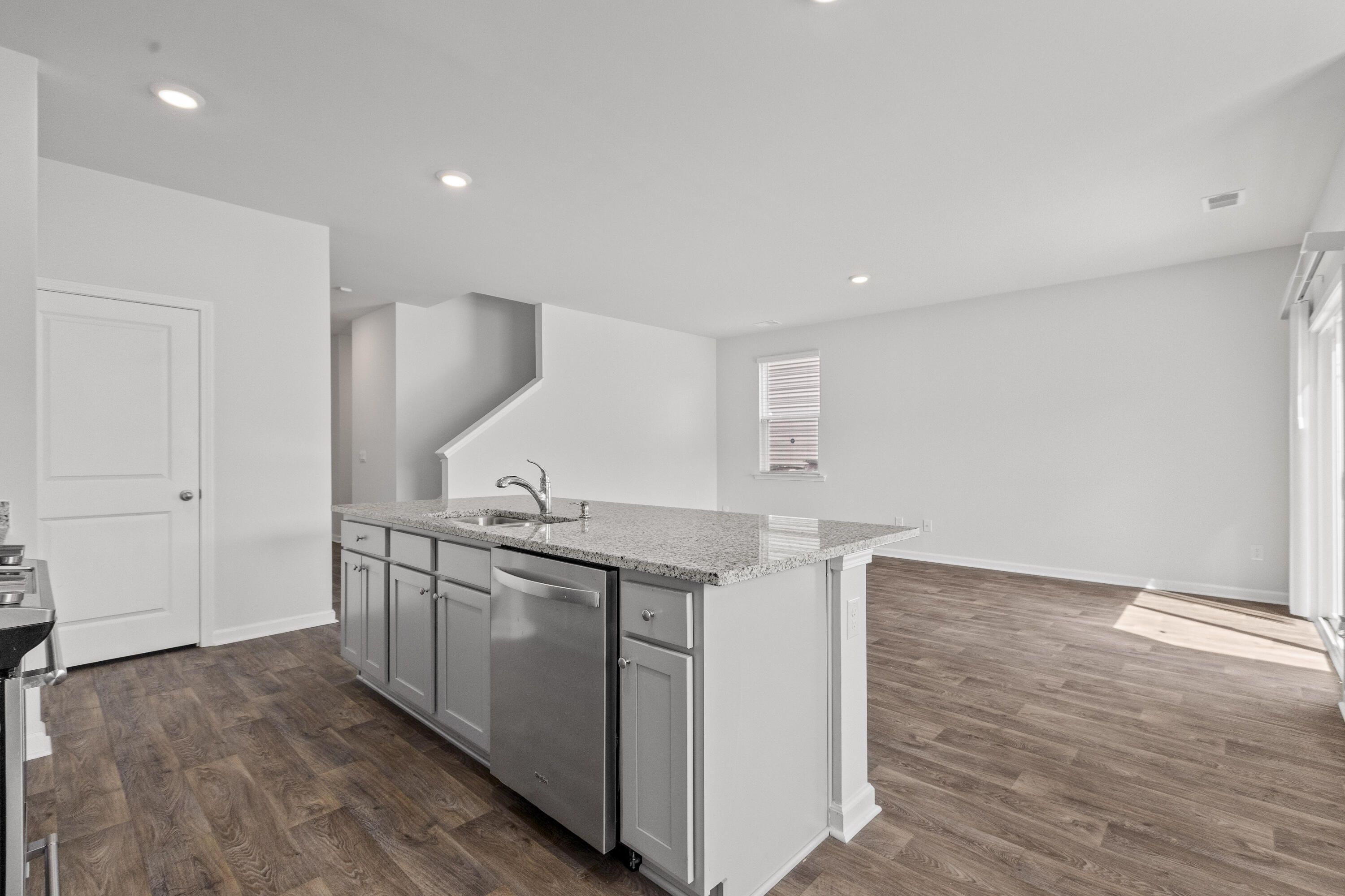 186 Cloverleaf Street Summerville, SC 29483 - Photo 16 of 51 186CloverleafSt-CasaVerdeMediaLLC23