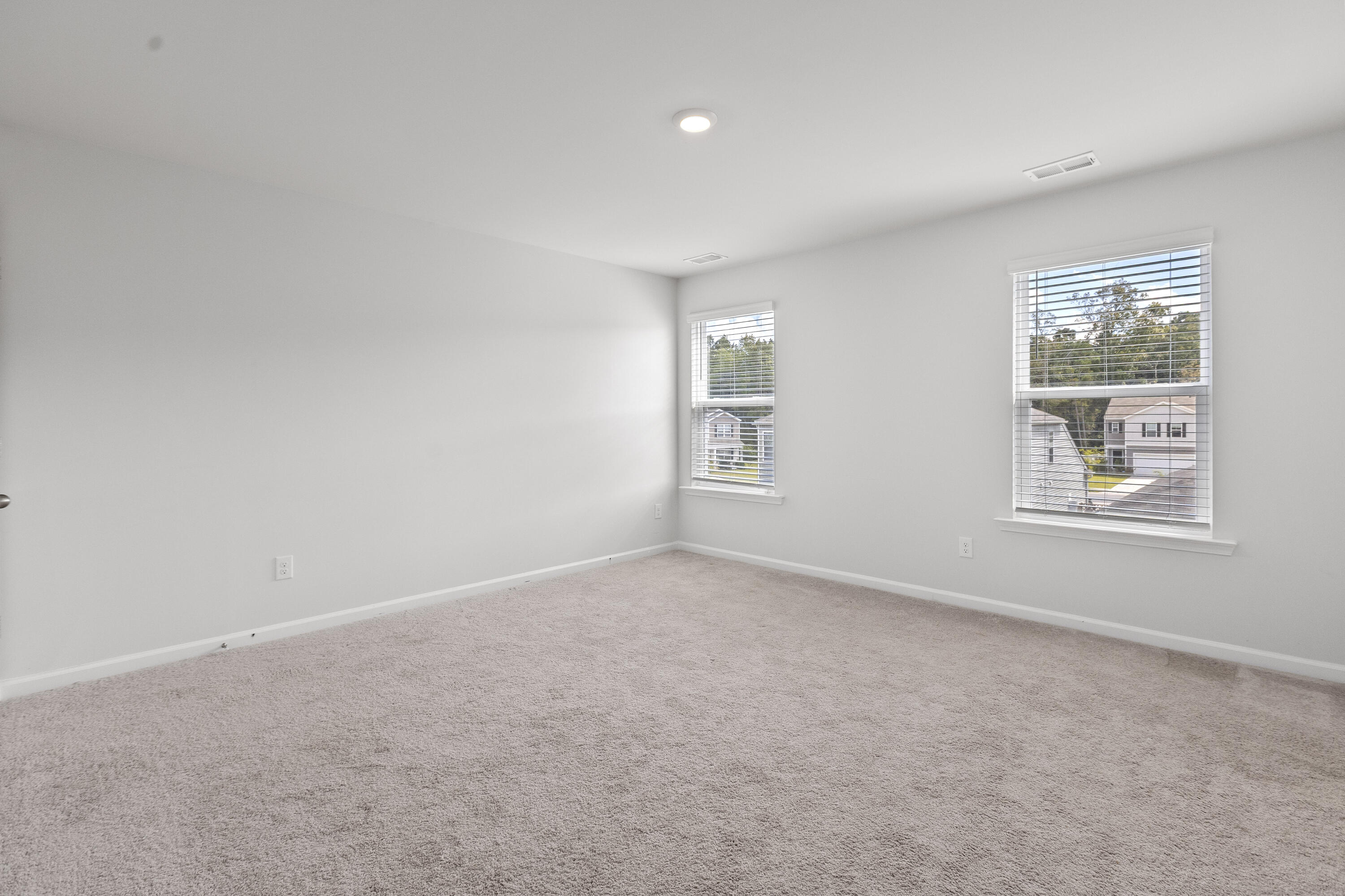 186 Cloverleaf Street Summerville, SC 29483 - Photo 37 of 51 186CloverleafSt-CasaVerdeMediaLLC34