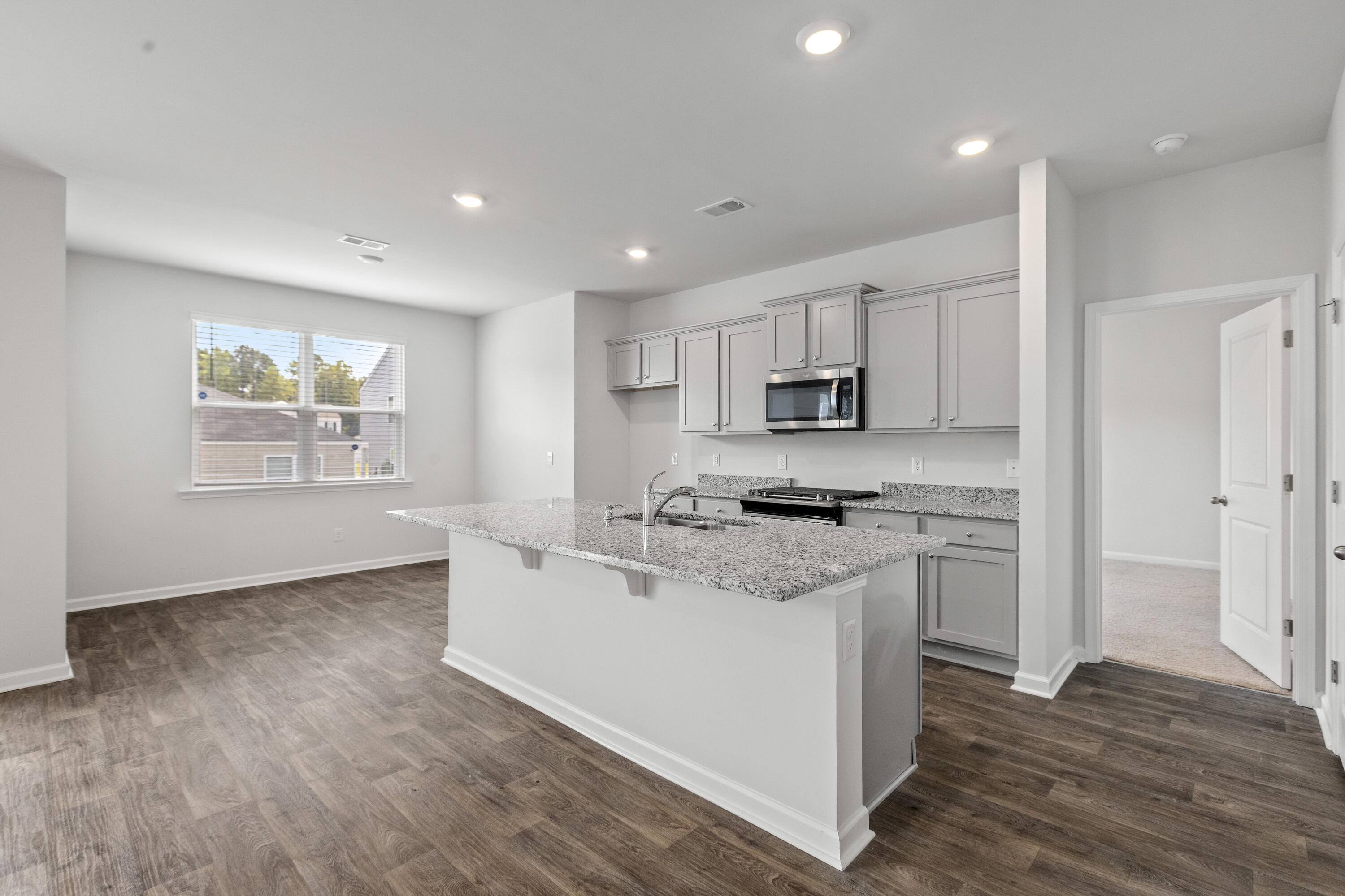 186 Cloverleaf Street Summerville, SC 29483 - Photo 4 of 51 186CloverleafSt-CasaVerdeMediaLLC17