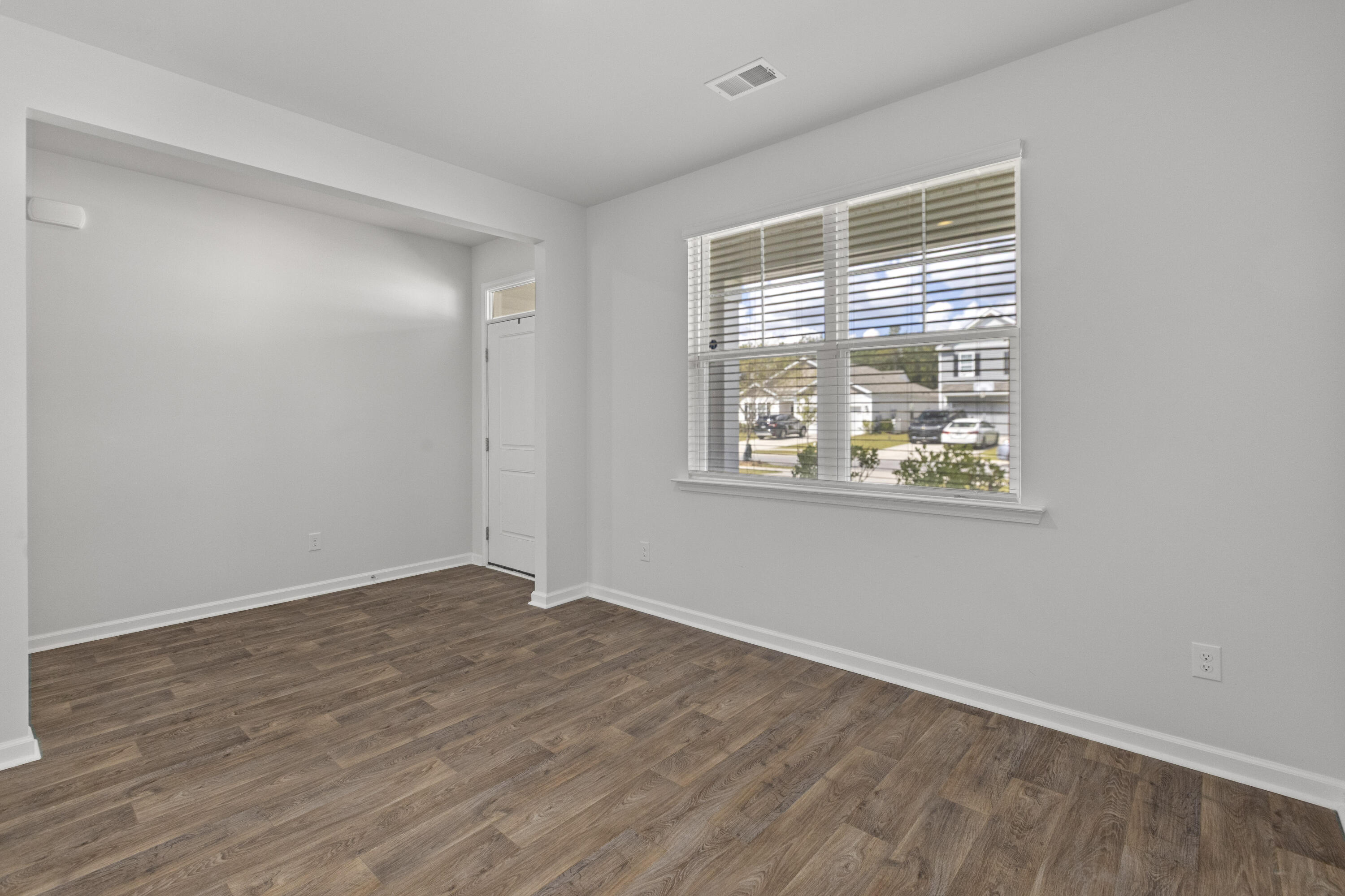 186 Cloverleaf Street Summerville, SC 29483 - Photo 45 of 51 186CloverleafSt-CasaVerdeMediaLLC7