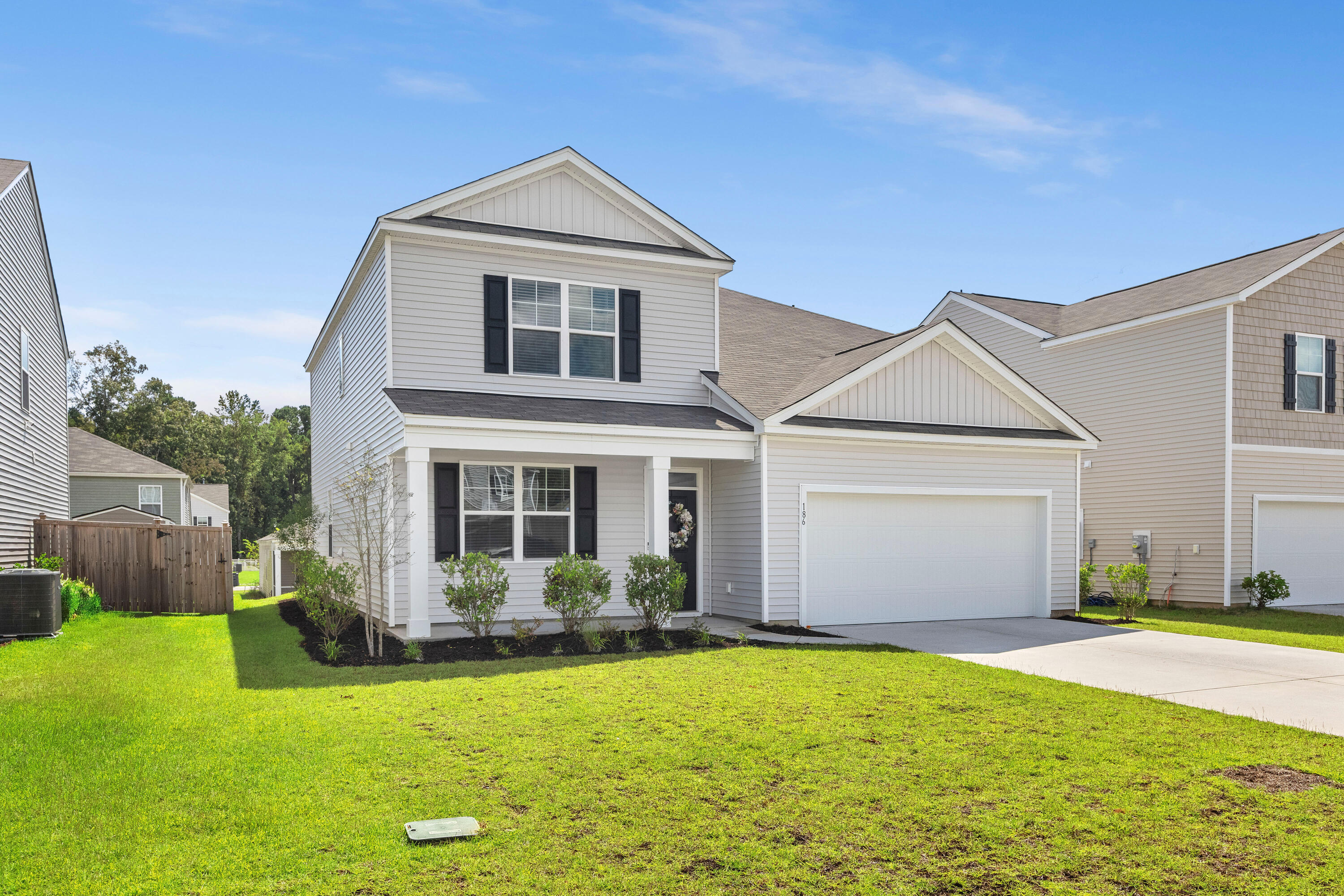 186 Cloverleaf Street Summerville, SC 29483 - Photo 5 of 51 186CloverleafSt-CasaVerdeMediaLLC4