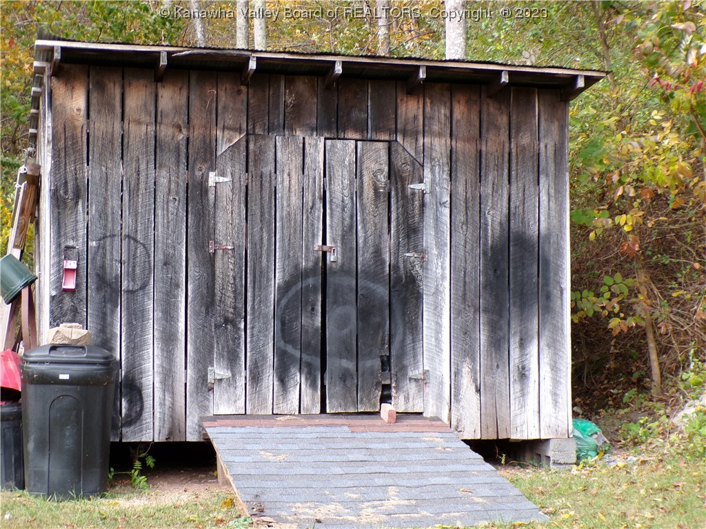 2170 Middle Fork Road Reedy, WV 25270 - Photo 8 of 30 Gallery Image 8