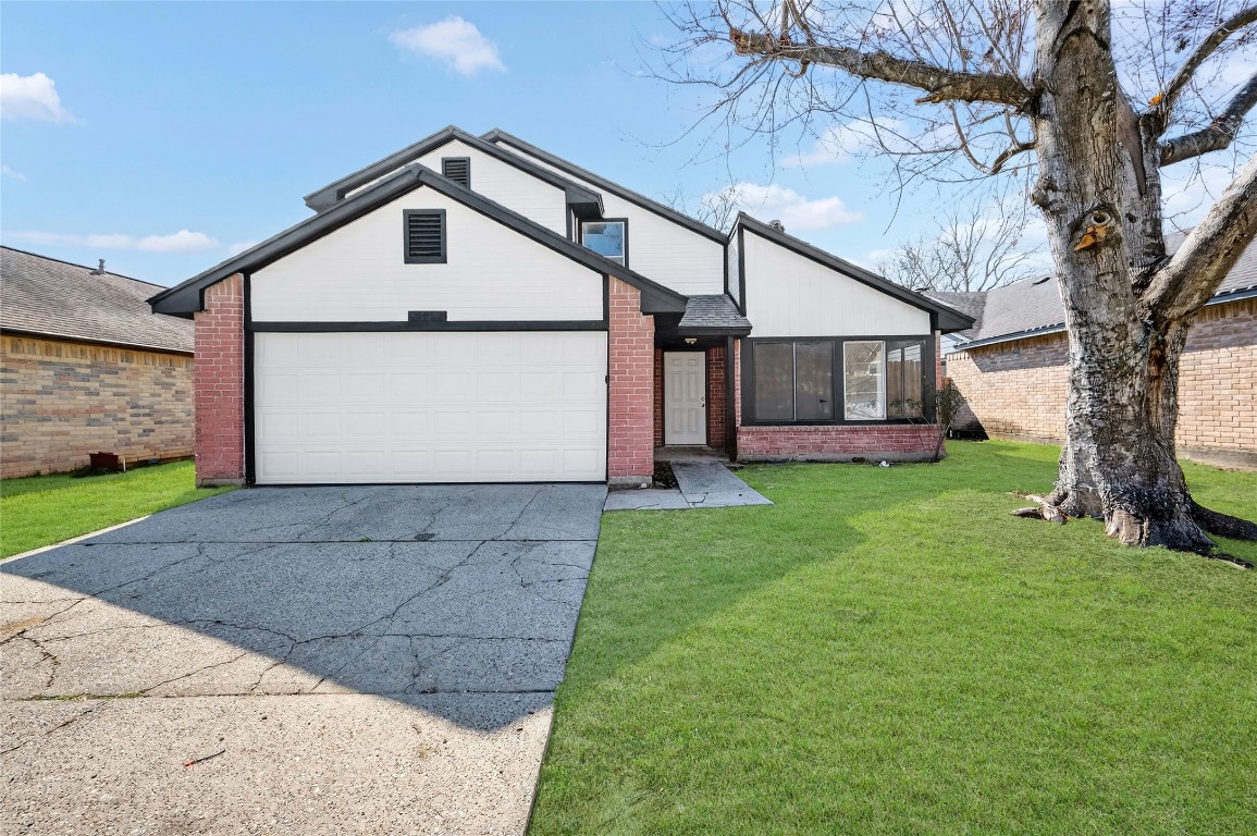 front view of house with a yard