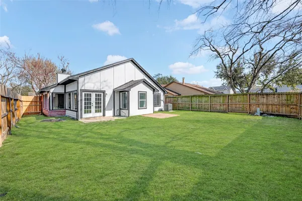 a view of a house with a yard and front view of a house