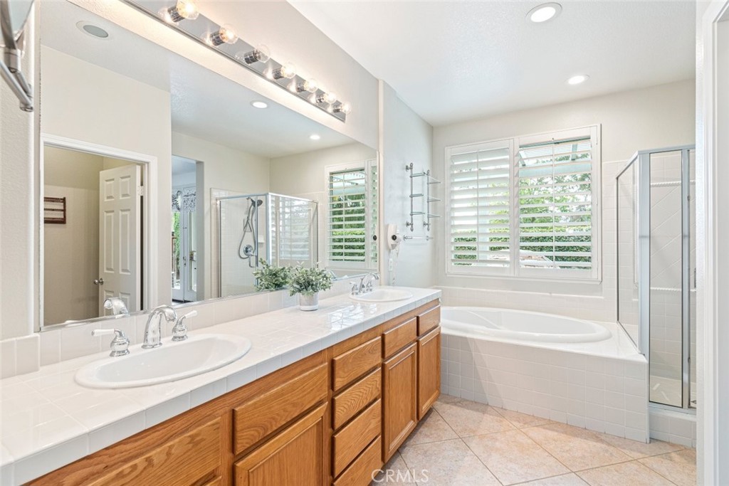29183 Providence Road Temecula, CA 92591 - Photo 16 of 33 Primary Suite