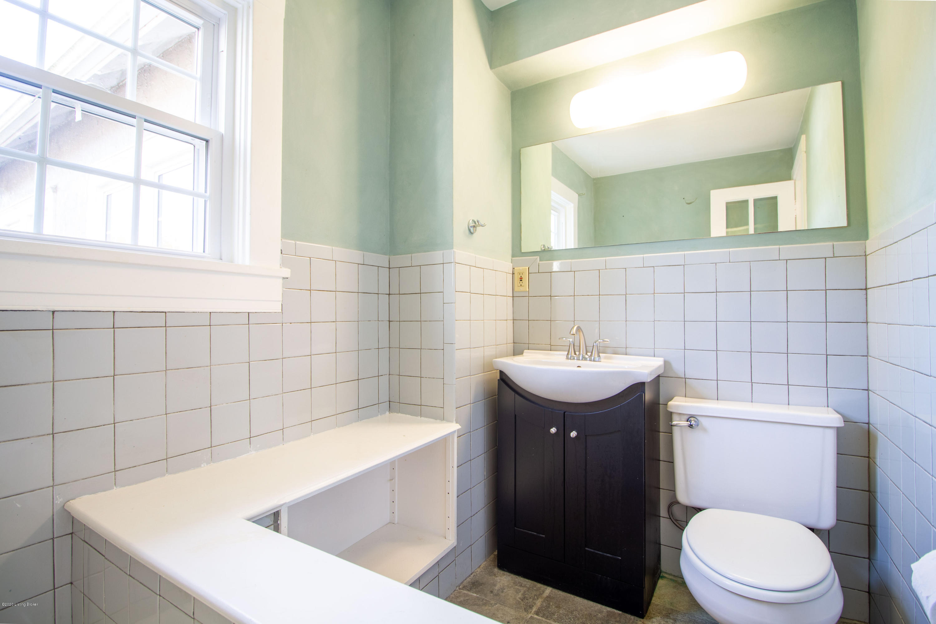 2877 Riedling Drive Louisville, KY 40206 - Photo 24 of 49 Full Bath off Sunroom (2)