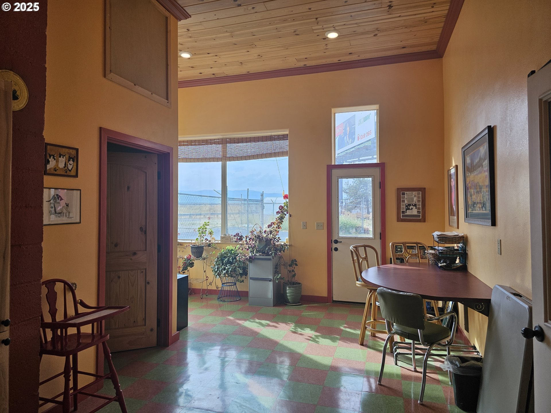 995 3rd Street North Powder, OR 97867 - Photo 24 of 28 a living room with furniture and a potted plant
