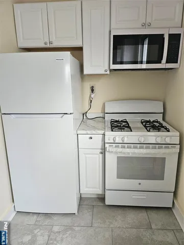 $2,200 | 88 Elizabeth Street, Unit 2, Garfield, NJ 07026