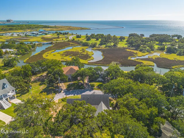 $750,000 | 726 Wiggins Circle, Pascagoula, MS 39581