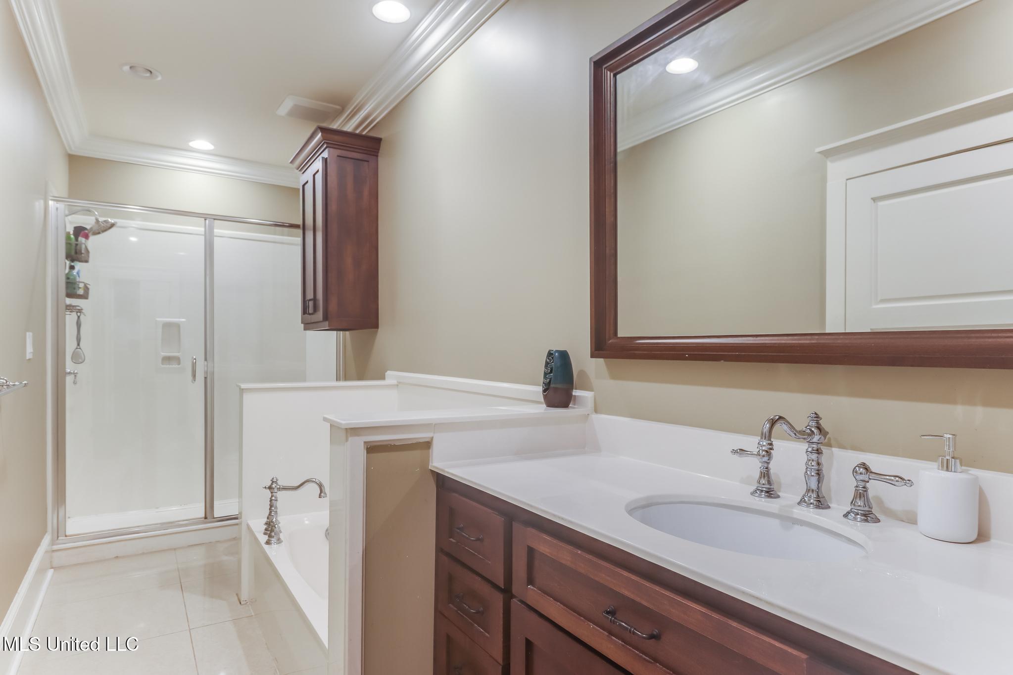 726 Wiggins Circle Pascagoula, MS 39581 - Photo 30 of 54 Ensuite #1 Bath