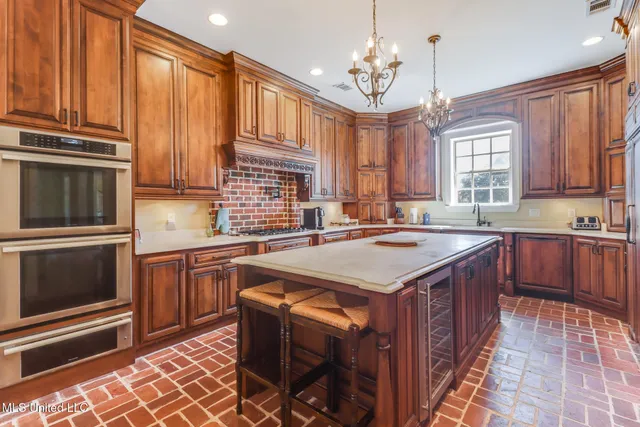 $750,000 | 726 Wiggins Circle, Pascagoula, MS 39581