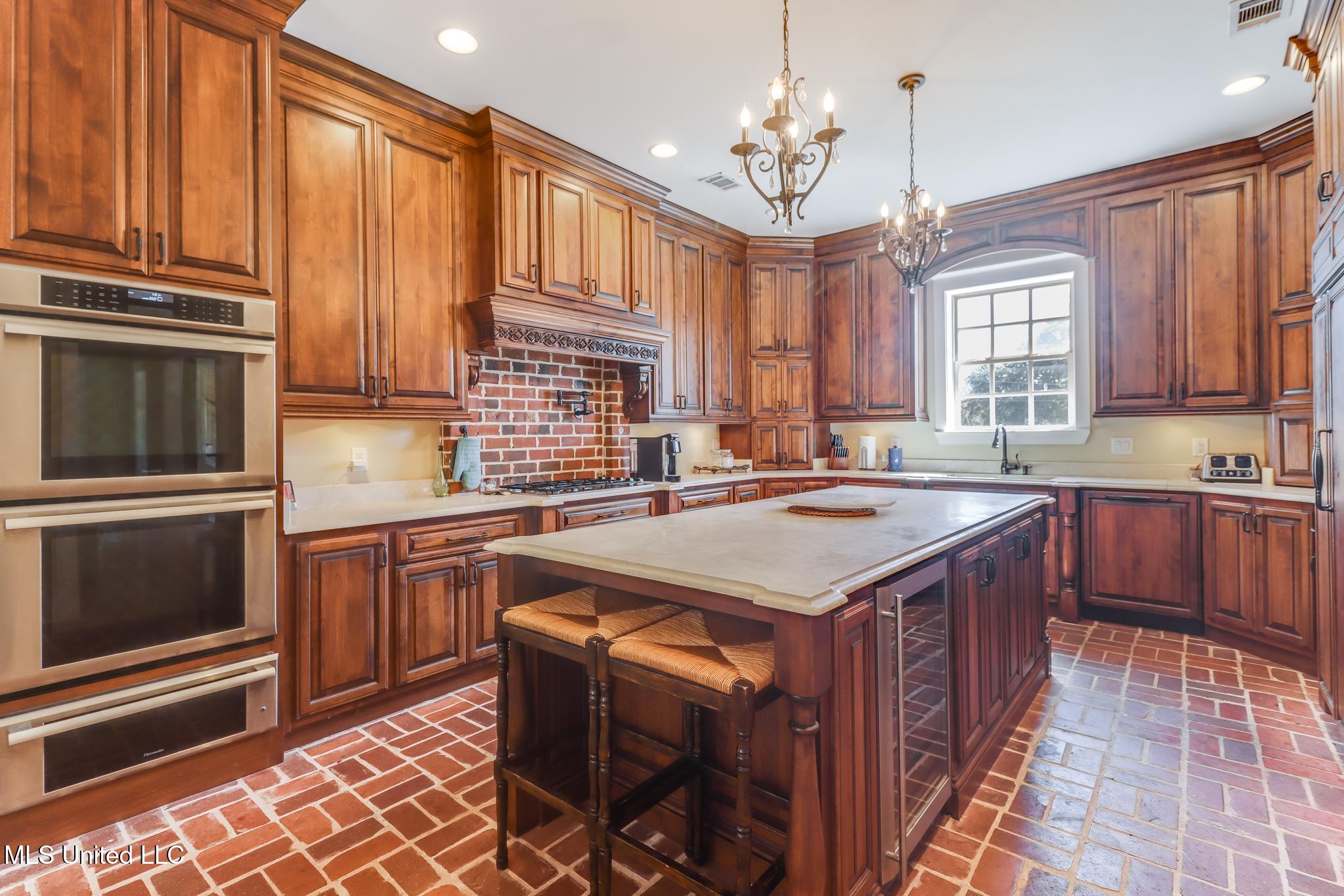 726 Wiggins Circle Pascagoula, MS 39581 - Photo 3 of 54 Kitchen level 2