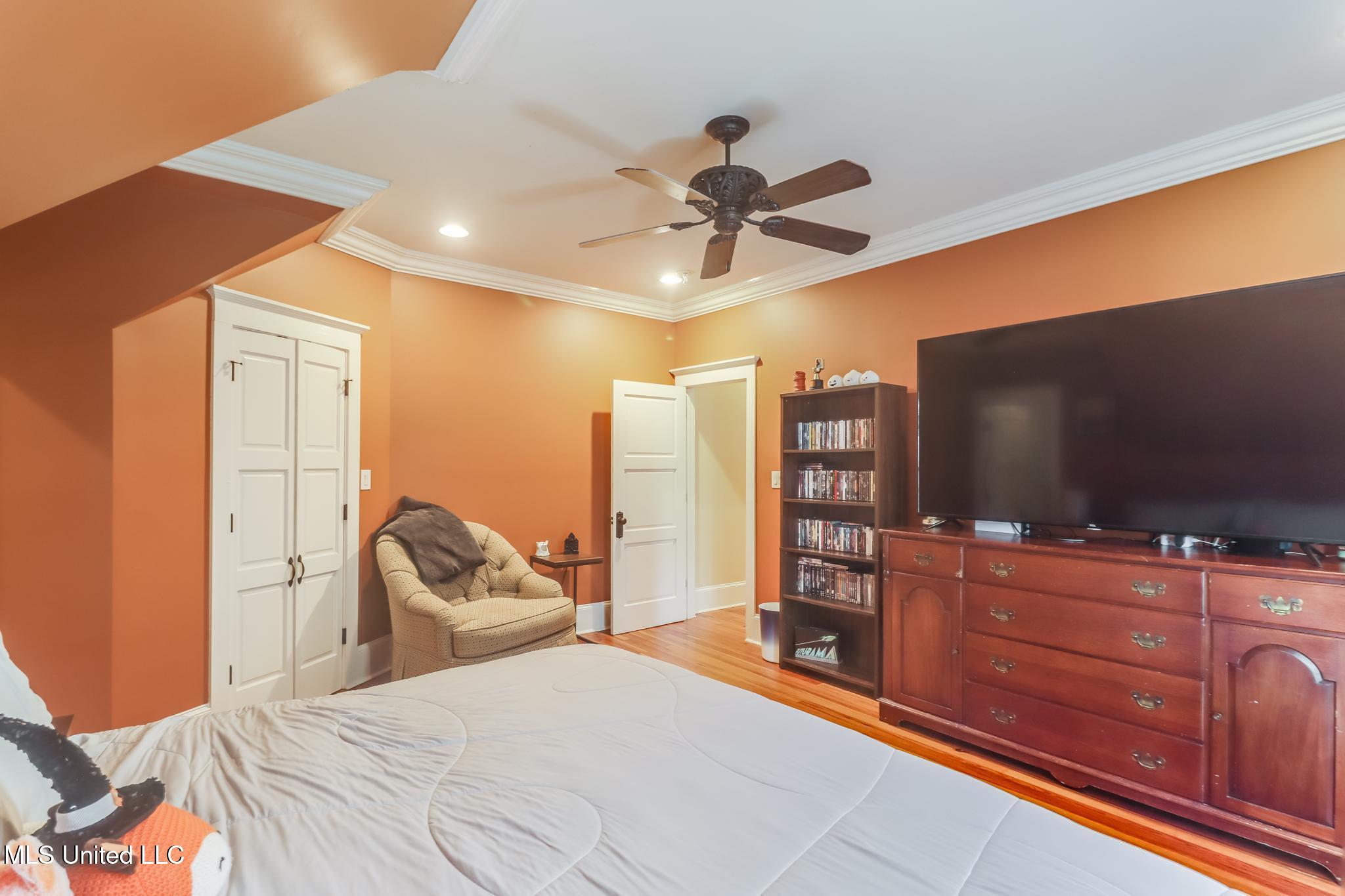 726 Wiggins Circle Pascagoula, MS 39581 - Photo 32 of 54 Ensuite #2 level 3