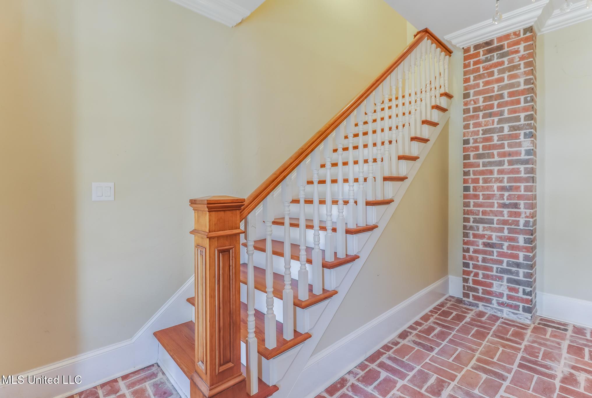 726 Wiggins Circle Pascagoula, MS 39581 - Photo 42 of 54 Main entrance level 1