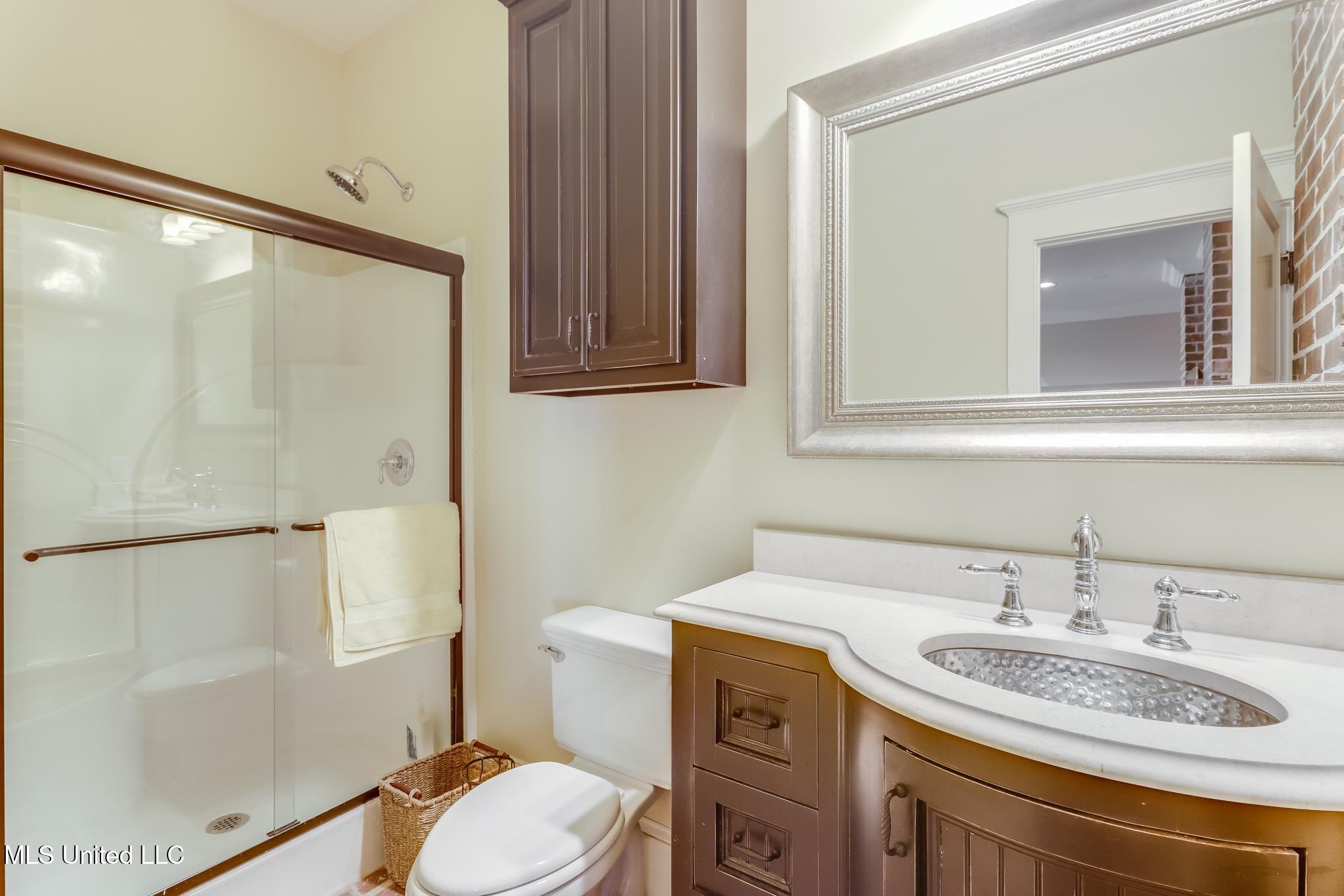 726 Wiggins Circle Pascagoula, MS 39581 - Photo 47 of 54 Full bath level 1