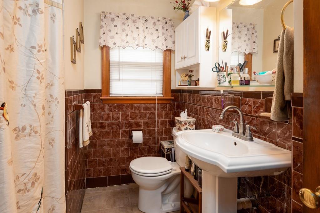 14 Vernon Road Medway, MA 02053 - Photo 8 of 17 Gallery Image 8
