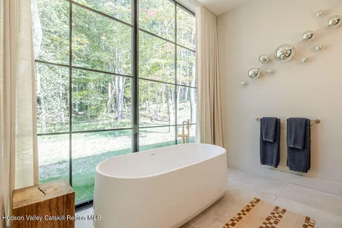 $4,450,000 | 27 Lk Rdg Lane, Craryville, NY 12521