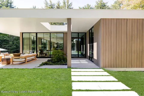 $4,450,000 | 27 Lk Rdg Lane, Craryville, NY 12521