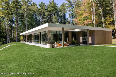 $4,450,000 | 27 Lk Rdg Lane, Craryville, NY 12521