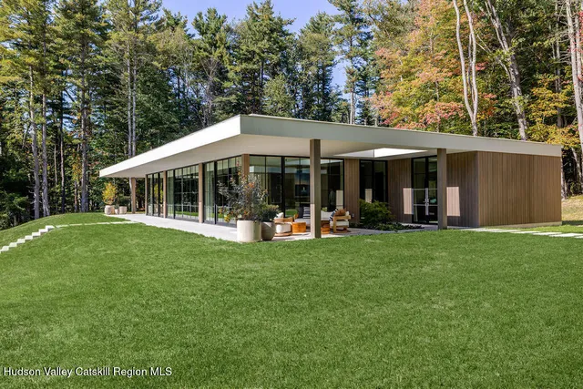 $4,450,000 | 27 Lk Rdg Lane, Craryville, NY 12521