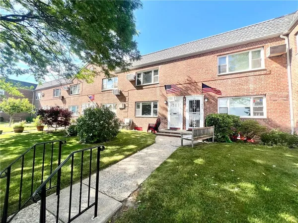 $399,000 | 1087 Shore Parkway, Unit 2B | Bath Beach