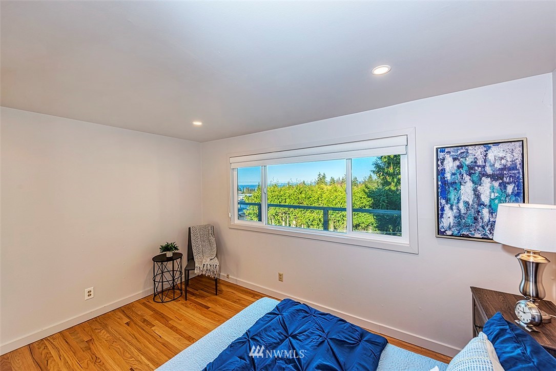 1045 Daley Street Edmonds, WA 98020 - Photo 11 of 23