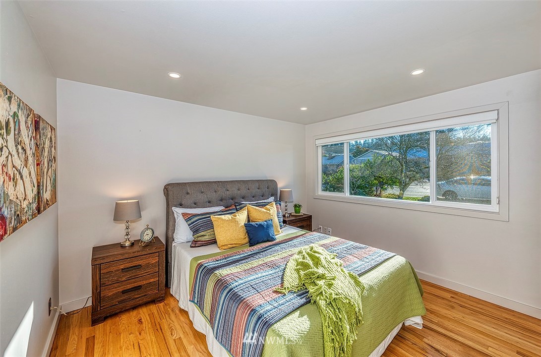 1045 Daley Street Edmonds, WA 98020 - Photo 13 of 23