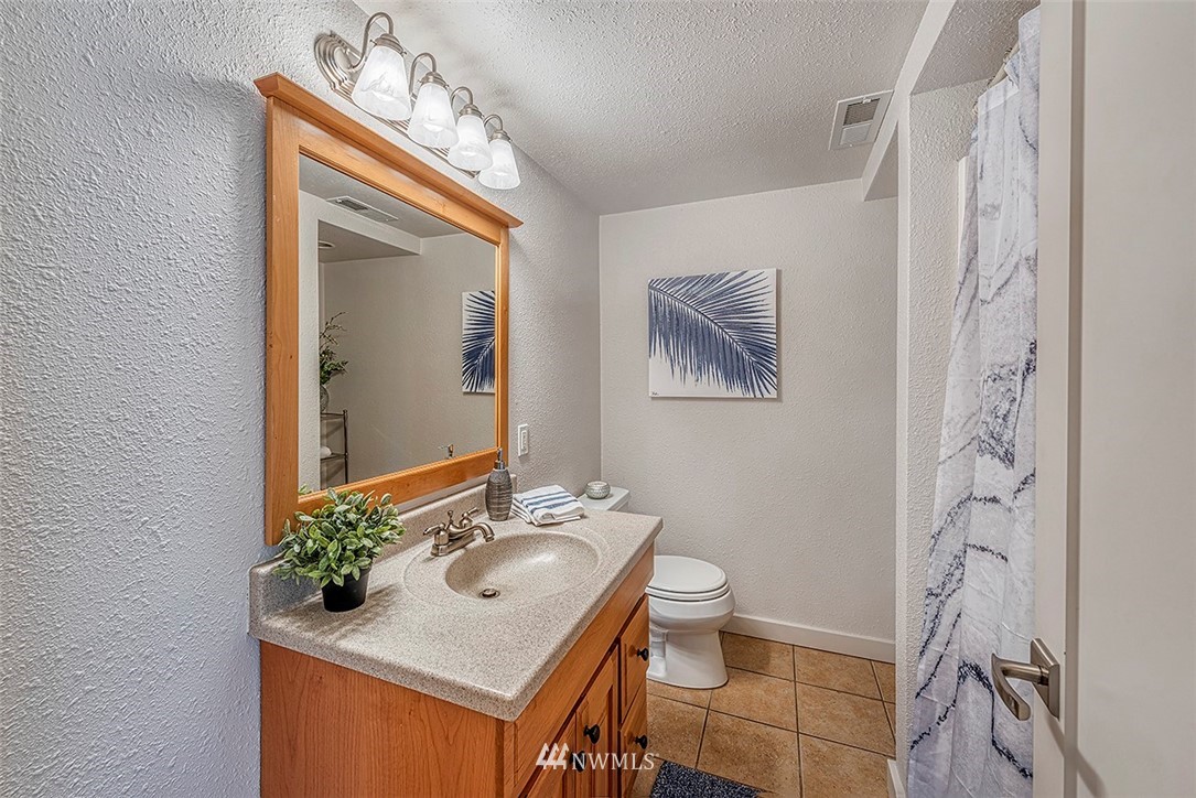 1045 Daley Street Edmonds, WA 98020 - Photo 14 of 23