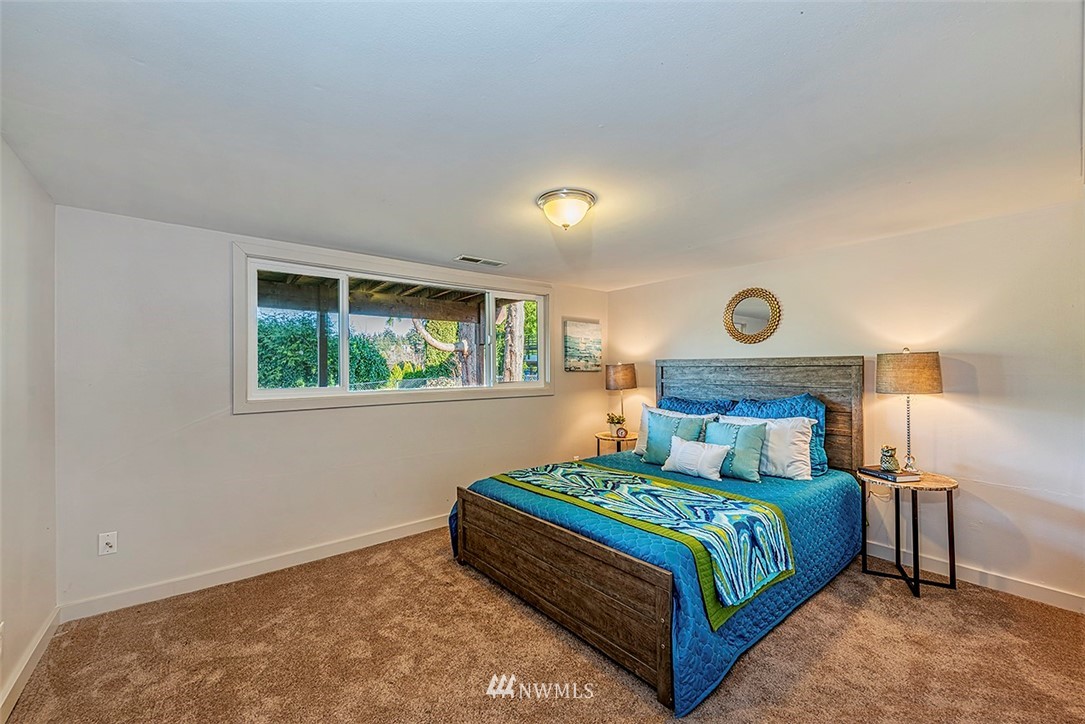 1045 Daley Street Edmonds, WA 98020 - Photo 15 of 23