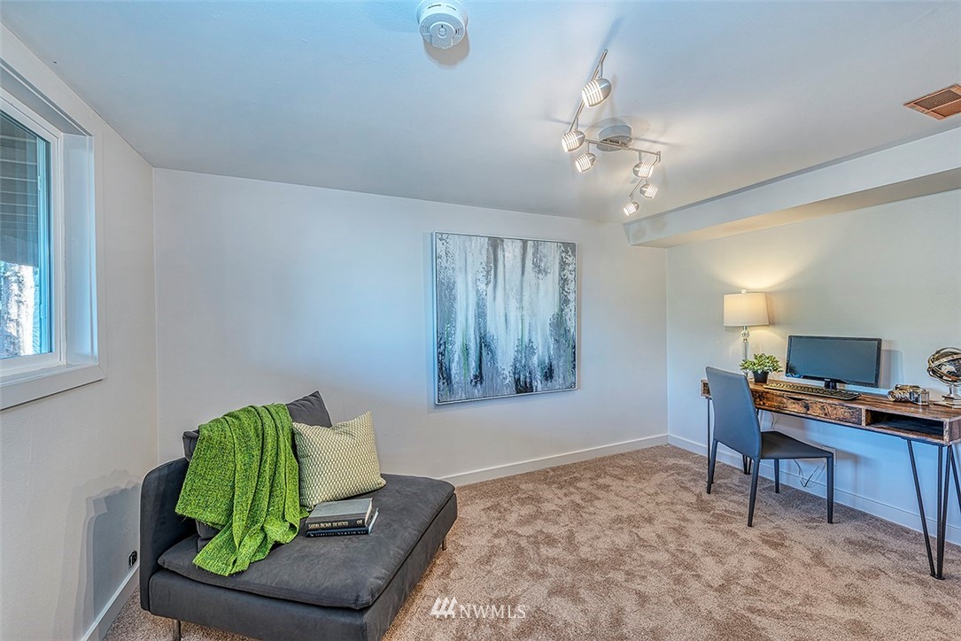 1045 Daley Street Edmonds, WA 98020 - Photo 16 of 23