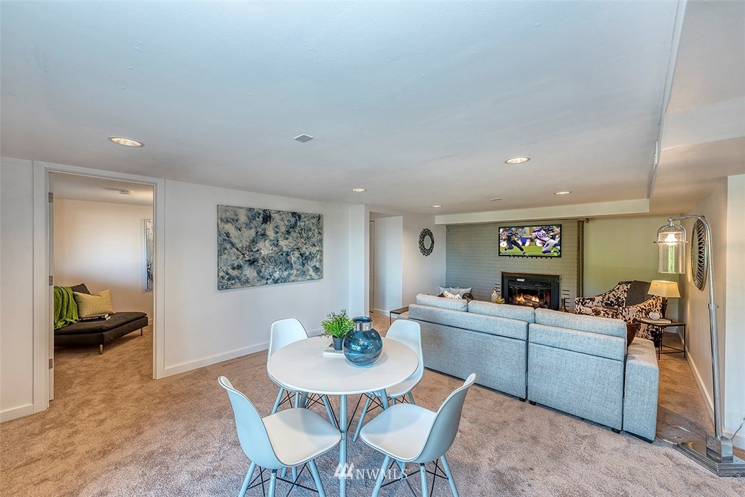 1045 Daley Street Edmonds, WA 98020 - Photo 17 of 23