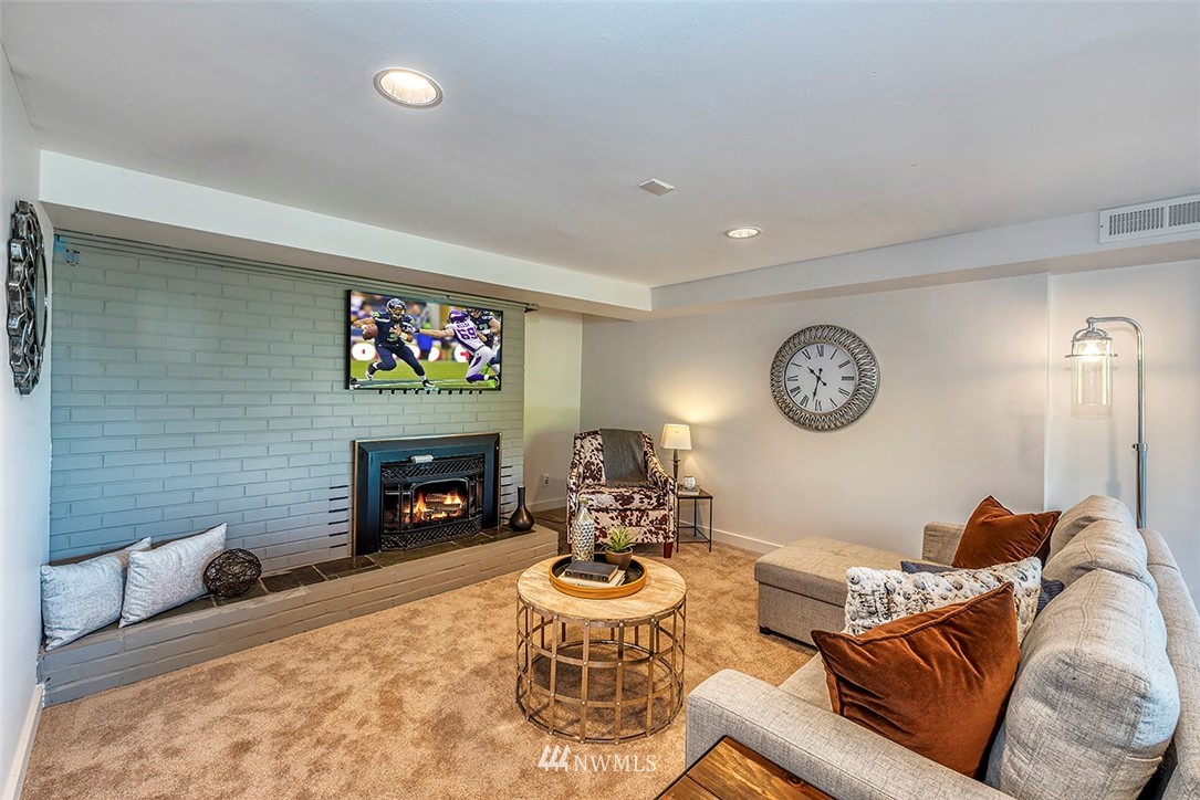 1045 Daley Street Edmonds, WA 98020 - Photo 18 of 23