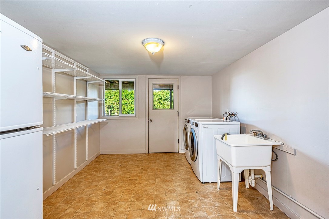 1045 Daley Street Edmonds, WA 98020 - Photo 20 of 23