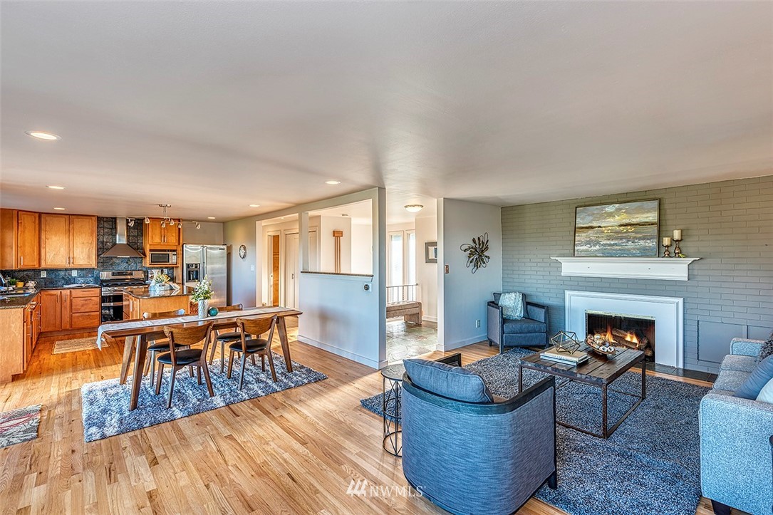 1045 Daley Street Edmonds, WA 98020 - Photo 3 of 23