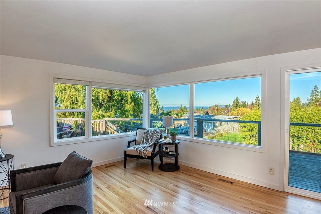 1045 Daley Street Edmonds, WA 98020 - Photo 5 of 23