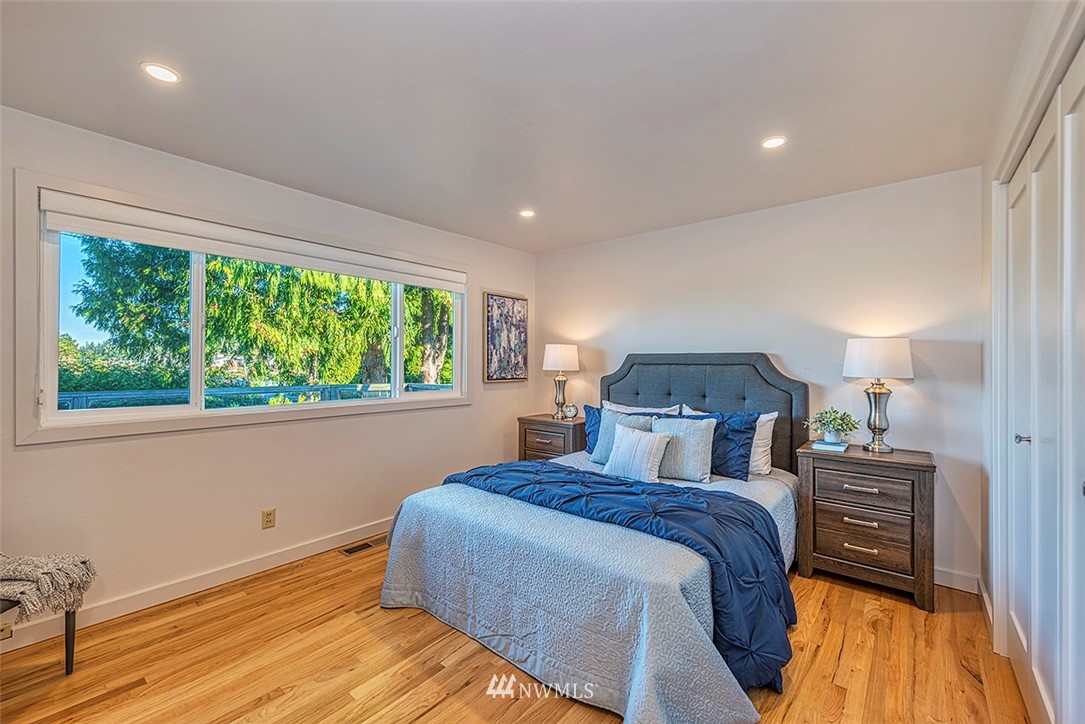 1045 Daley Street Edmonds, WA 98020 - Photo 10 of 23