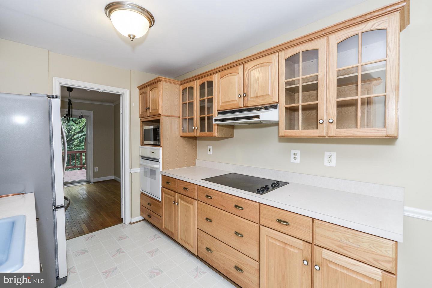 1860 Golf View Court Reston, VA 20190 - Photo 7 of 30 Gallery Image 7