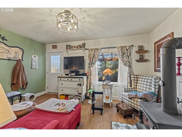 $225,000 | 931 South 4th Street, Coos Bay, OR 97420
