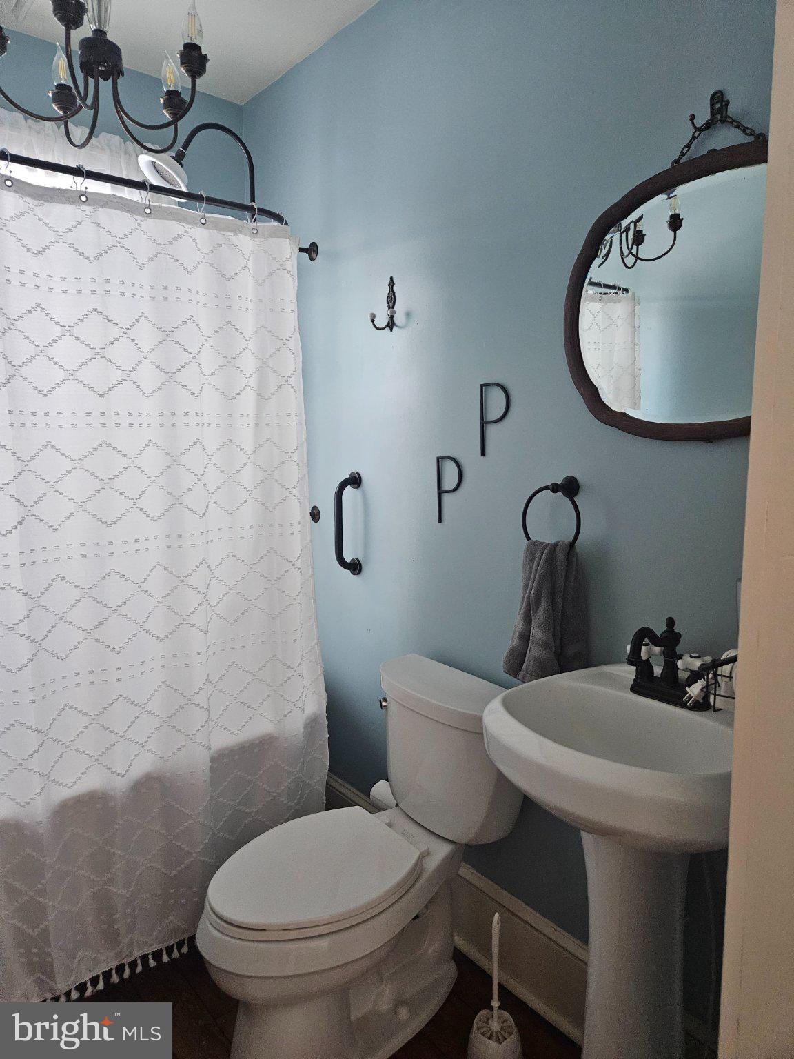 202 Central Avenue Ridgely, MD 21660 - Photo 18 of 22 Charming bathroom with vintage accents.