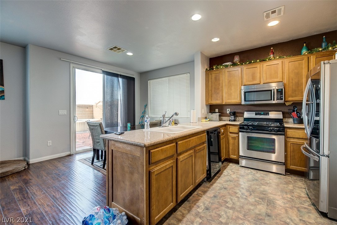 342 Fringe Ruff Drive Las Vegas, NV 89148 - Photo 7 of 43 Gallery Image 7