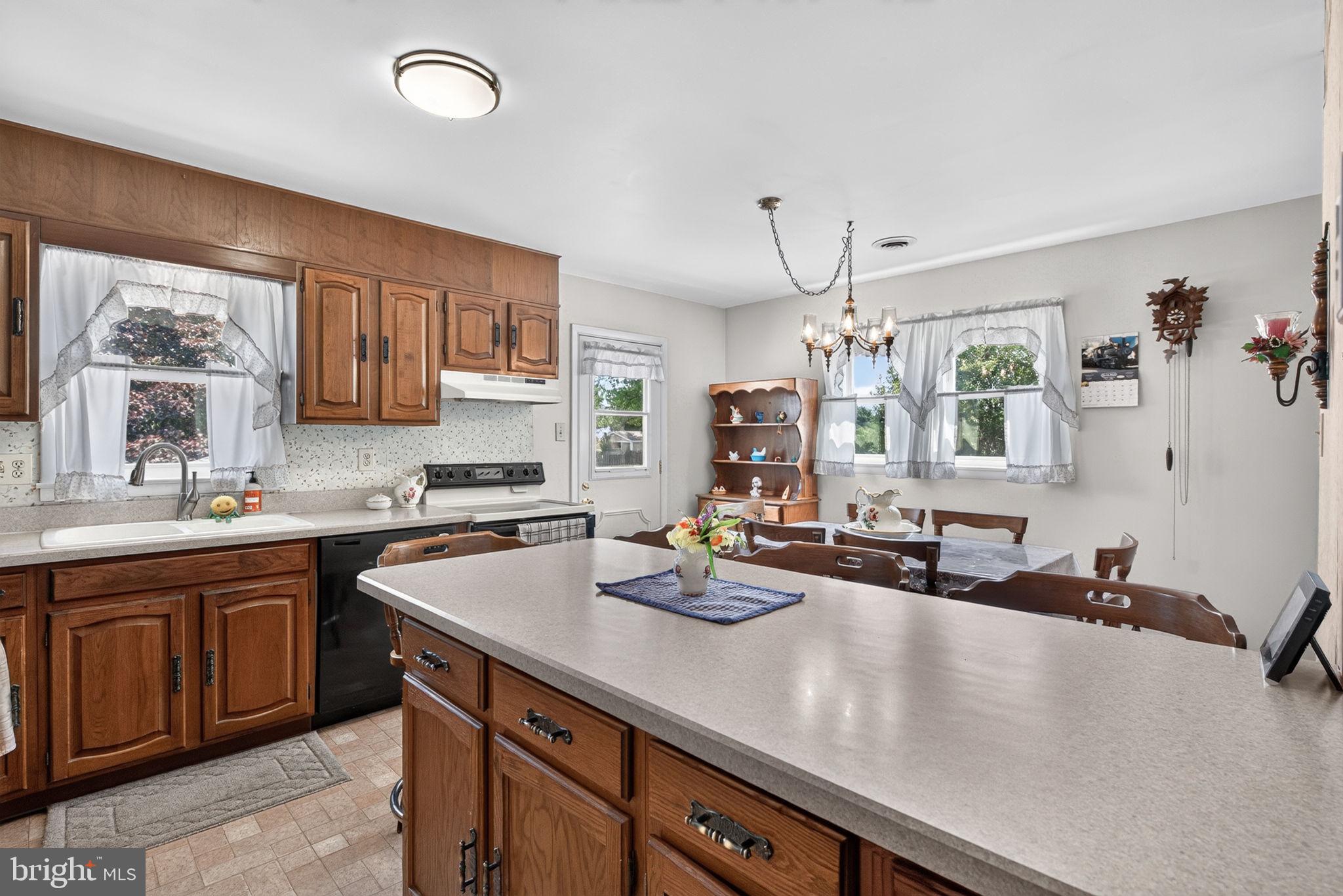949 Brunnerville Road Lititz, PA 17543 - Photo 11 of 39 Ample peninsula can comfortably seat 4
