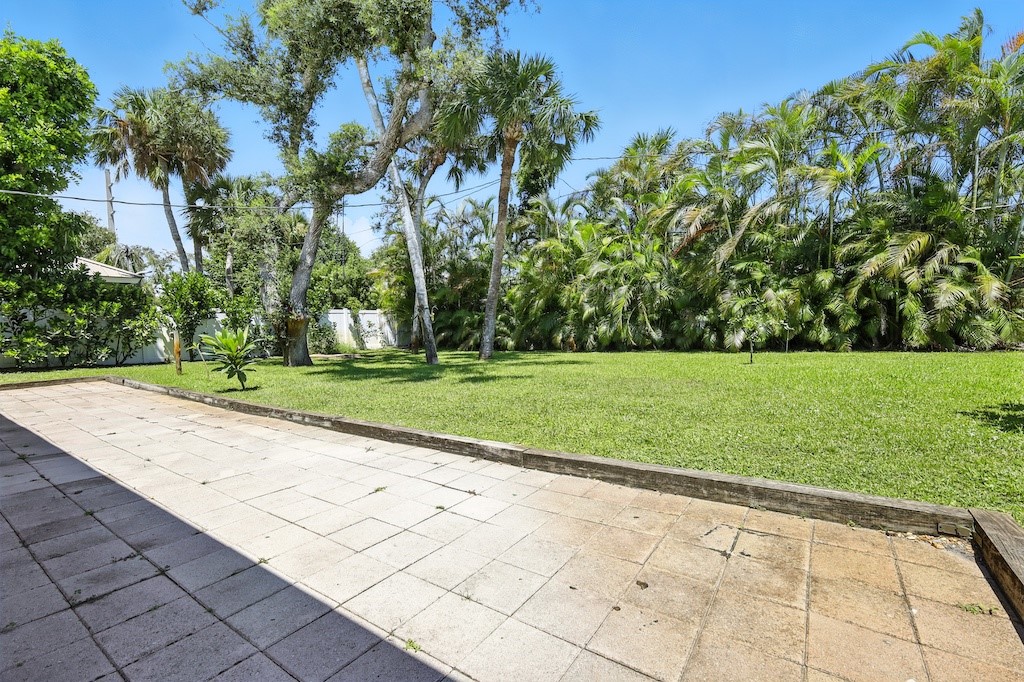 725 Acacia Road Vero Beach, FL 32963 - Photo 22 of 32
