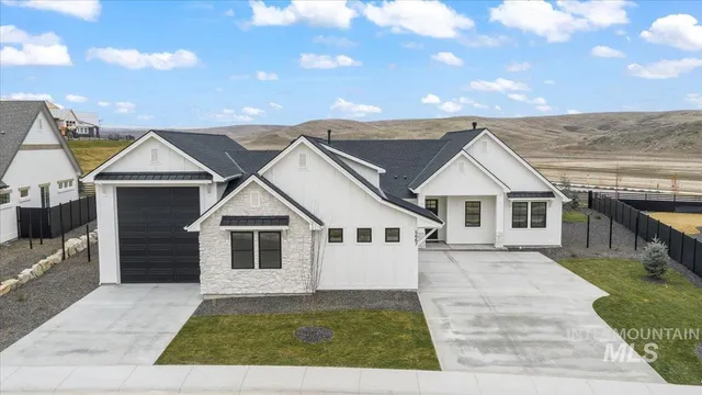 $949,900 | 5667 West Haughburn Drive, Eagle, ID 83616