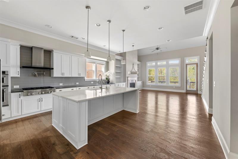 6454 Meridian Way Atlanta, GA 30328 - Photo 12 of 63