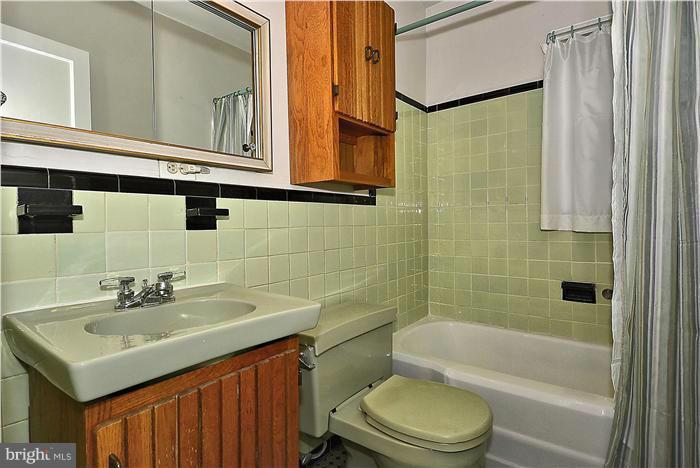 2802 Byron Street Silver Spring, MD 20902 - Photo 14 of 26 Bath