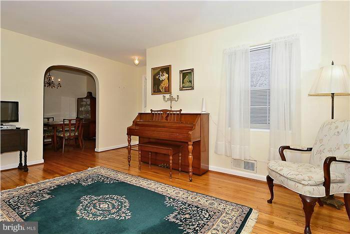 2802 Byron Street Silver Spring, MD 20902 - Photo 6 of 26 Living Room