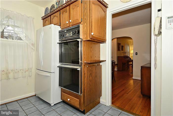 2802 Byron Street Silver Spring, MD 20902 - Photo 10 of 26 Kitchen