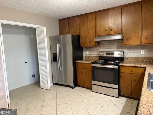 205 Maret Street Hartwell, GA 30643 - Photo 28 of 38 a kitchen with stainless steel appliances granite countertop a refrigerator and a stove top oven