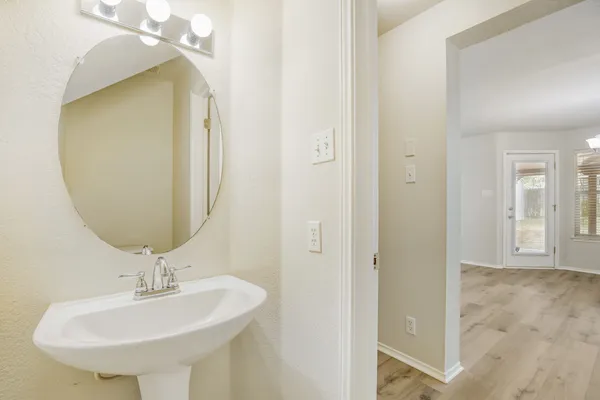 $430,000 | 2121 Desco Drive, Austin, TX 78748