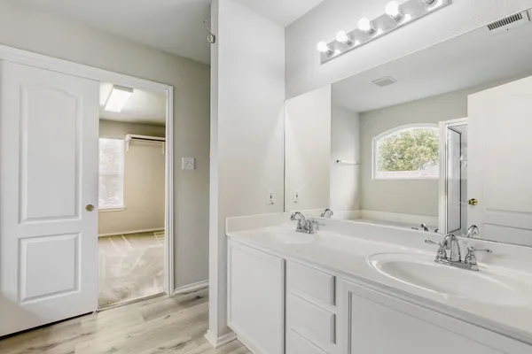 $430,000 | 2121 Desco Drive, Austin, TX 78748